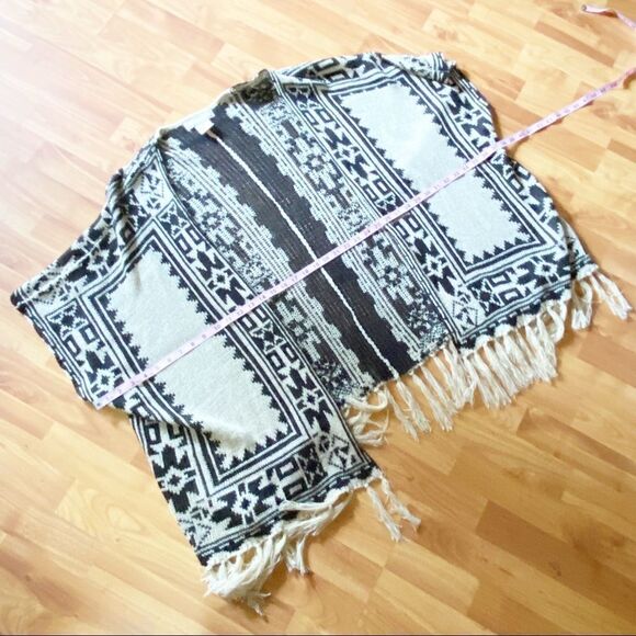 Flying Tomato Western Boho Poncho Sweater with Fringe Size Small/Medium - Picture 7 of 12